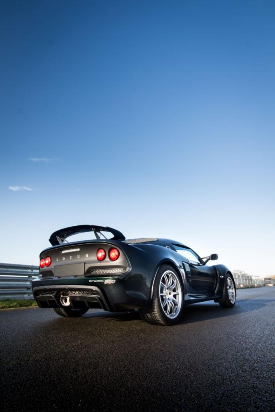  Lotus Exige Sport 350 70th Anniversary 2018 года  (фото 4 из 5)